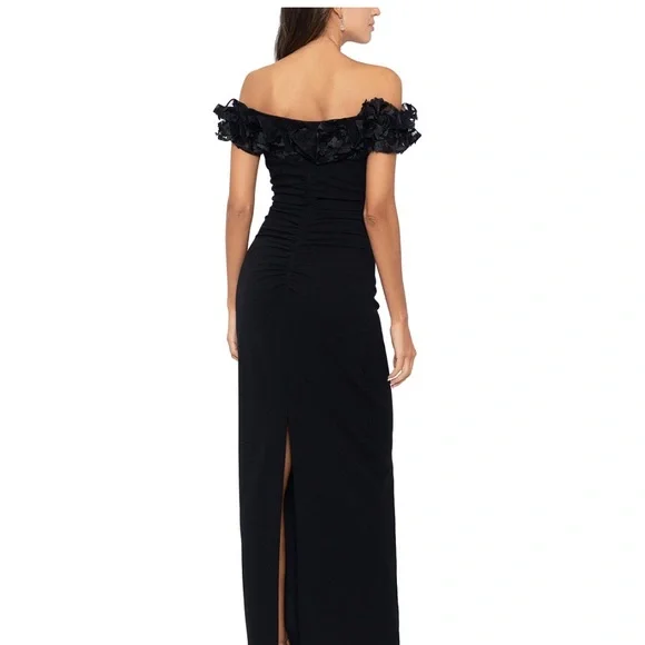 Black gown - Picture 2 of 5